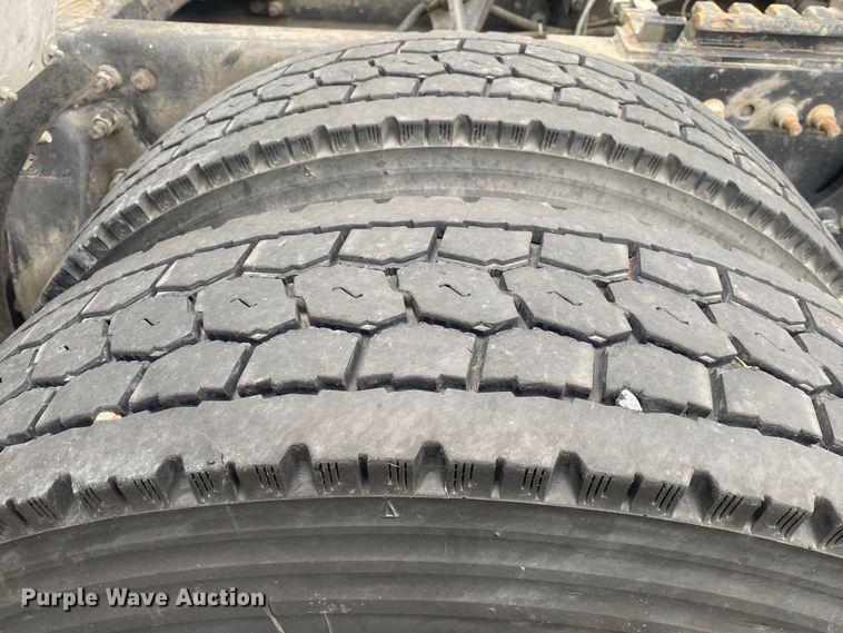 image for item DN8047 2013 Freightliner Cascadia  semi truck