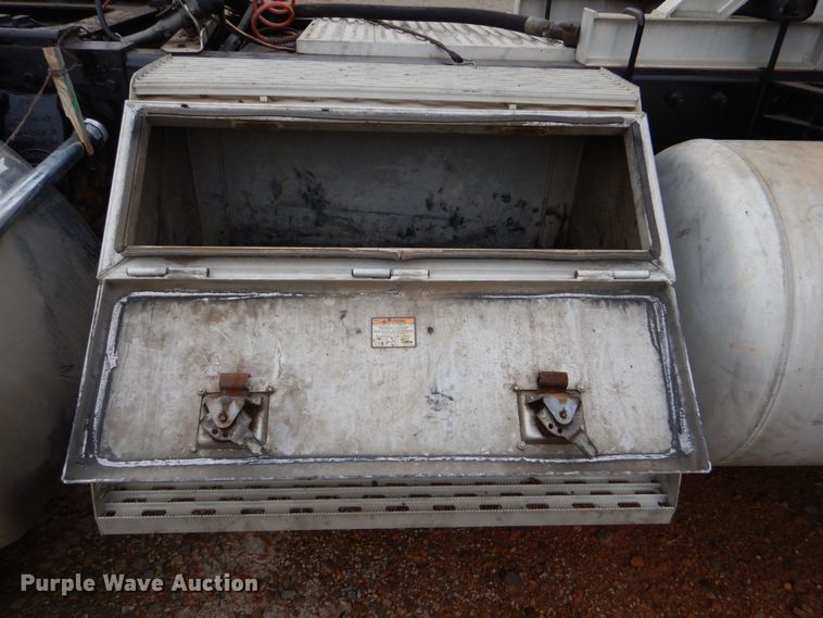 image for item DO1520 2006 Peterbilt 378  semi truck