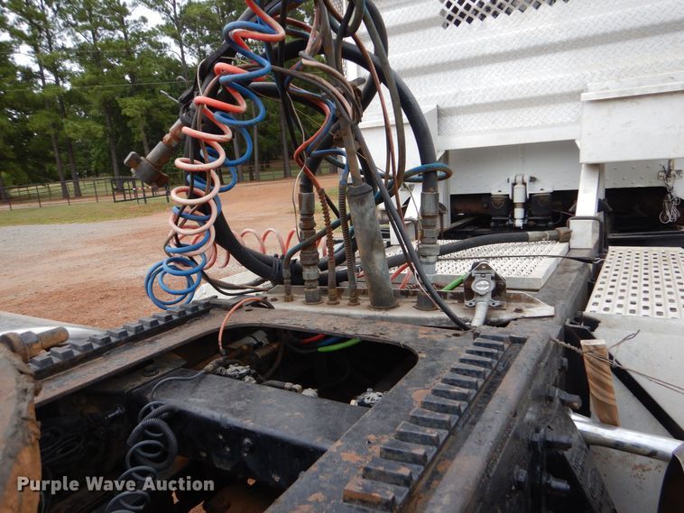 image for item DO1520 2006 Peterbilt 378  semi truck