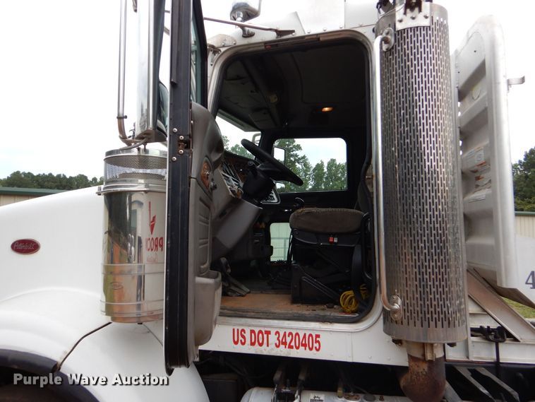 image for item DO1520 2006 Peterbilt 378  semi truck