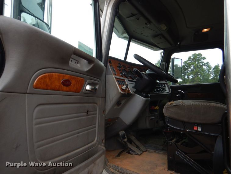 image for item DO1520 2006 Peterbilt 378  semi truck