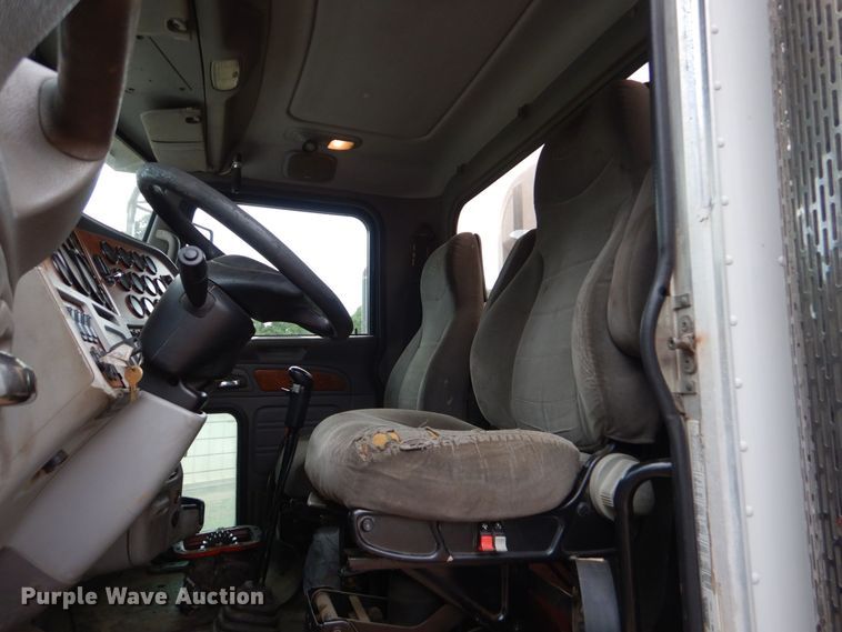 image for item DO1520 2006 Peterbilt 378  semi truck