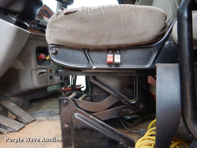 image for item DO1520 2006 Peterbilt 378  semi truck