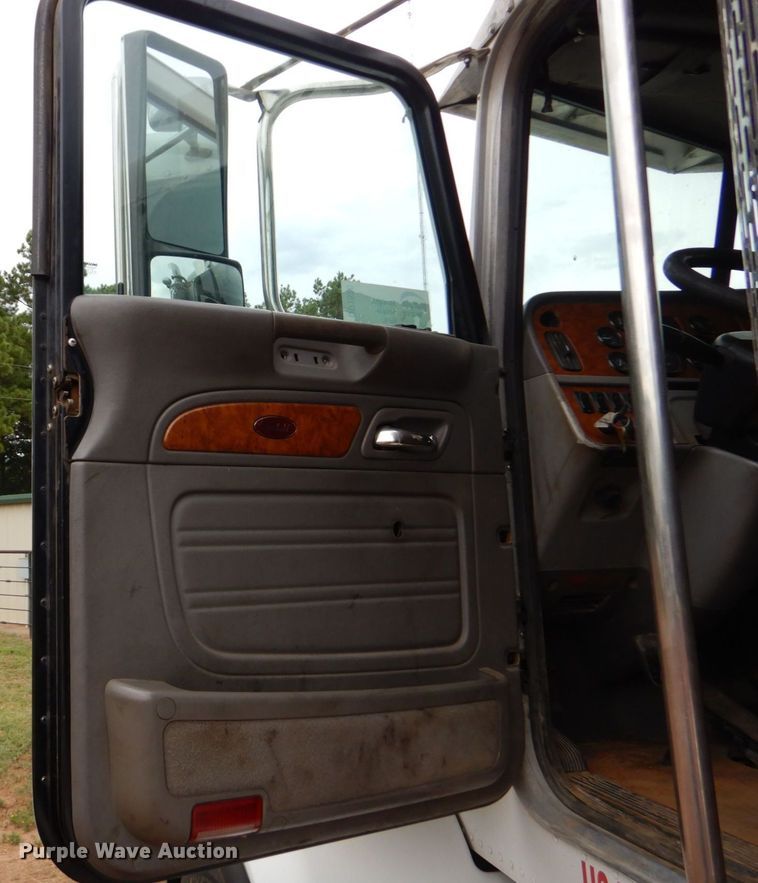image for item DO1520 2006 Peterbilt 378  semi truck
