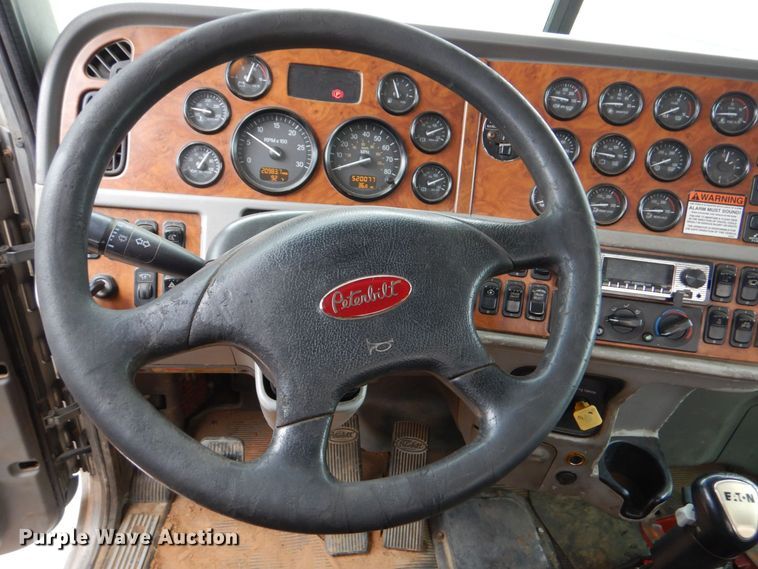 image for item DO1520 2006 Peterbilt 378  semi truck