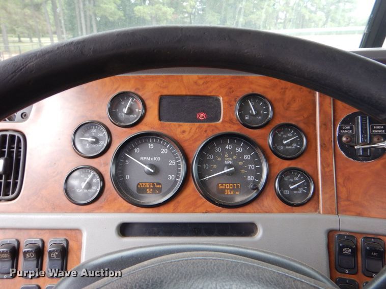 image for item DO1520 2006 Peterbilt 378  semi truck