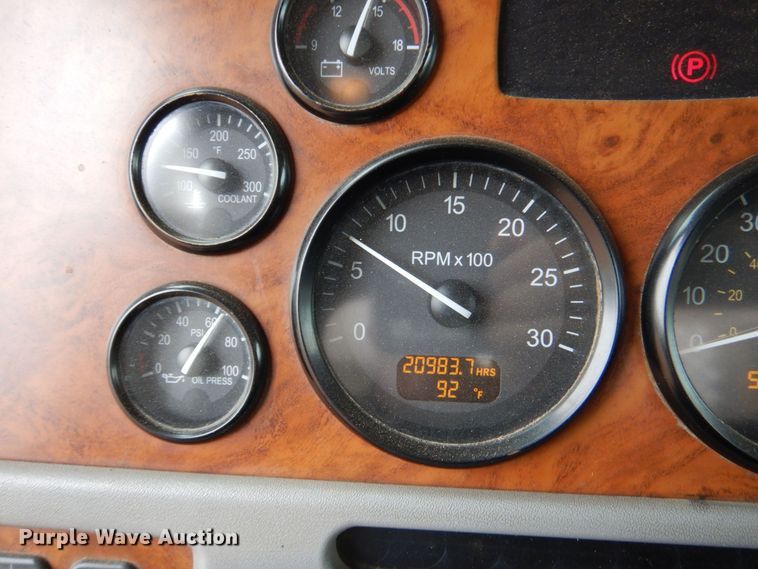 image for item DO1520 2006 Peterbilt 378  semi truck