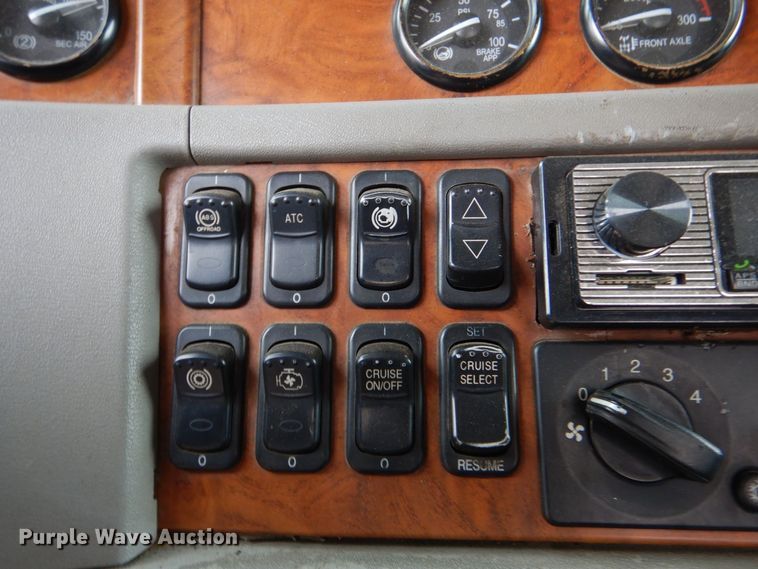 image for item DO1520 2006 Peterbilt 378  semi truck