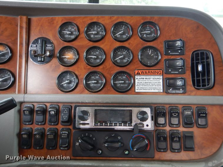 image for item DO1520 2006 Peterbilt 378  semi truck