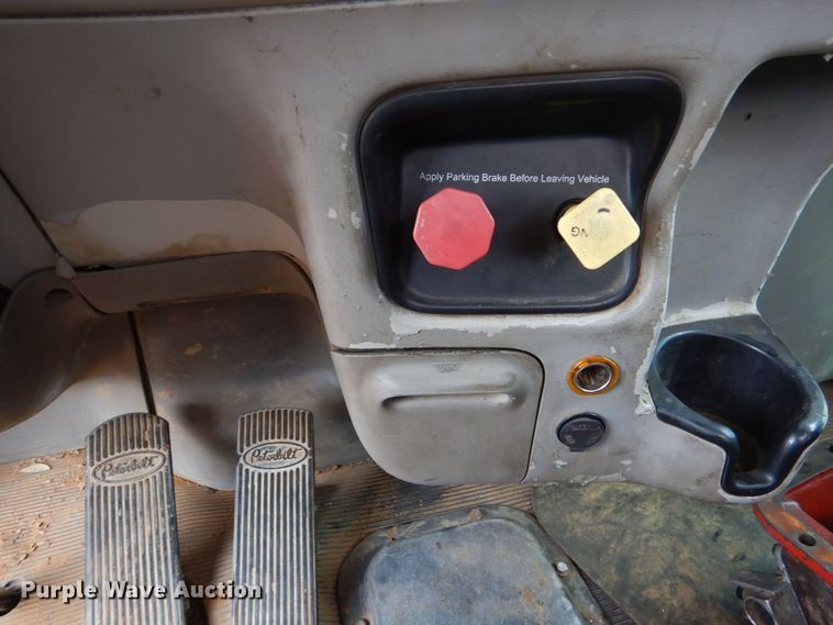 image for item DO1520 2006 Peterbilt 378  semi truck