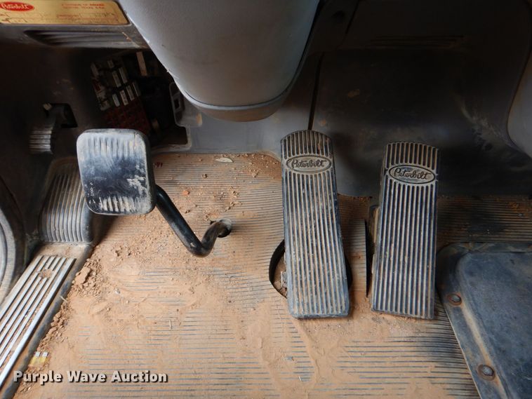 image for item DO1520 2006 Peterbilt 378  semi truck