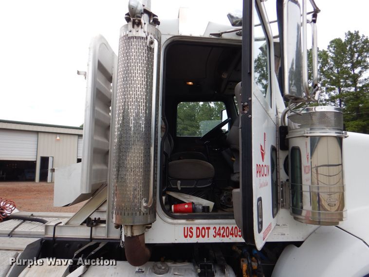 image for item DO1520 2006 Peterbilt 378  semi truck