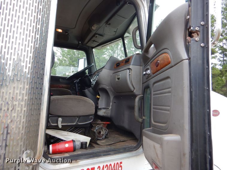 image for item DO1520 2006 Peterbilt 378  semi truck