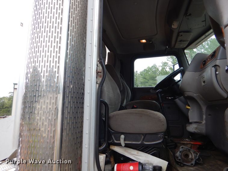 image for item DO1520 2006 Peterbilt 378  semi truck