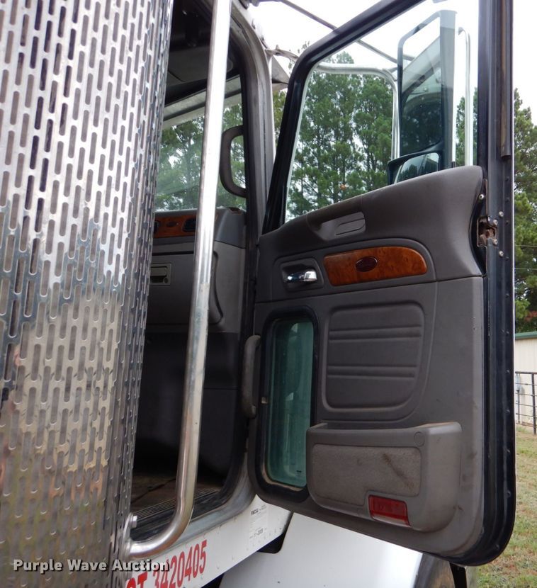 image for item DO1520 2006 Peterbilt 378  semi truck