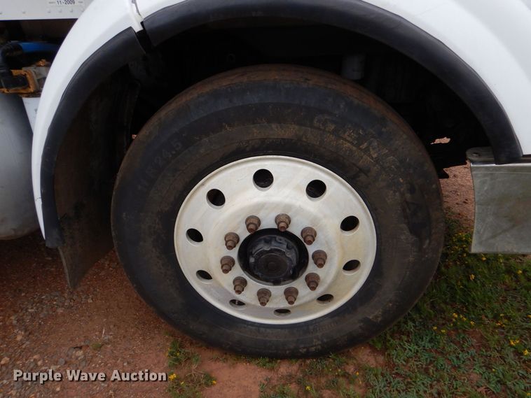 image for item DO1520 2006 Peterbilt 378  semi truck