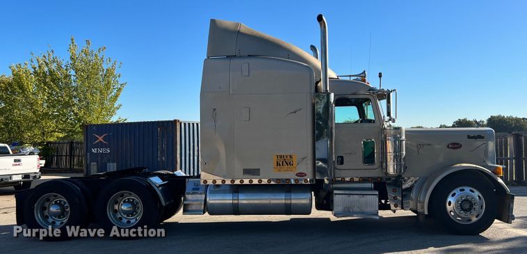 image for item DO8856 2005 Peterbilt 379  semi truck