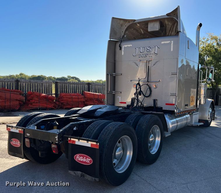 image for item DO8856 2005 Peterbilt 379  semi truck