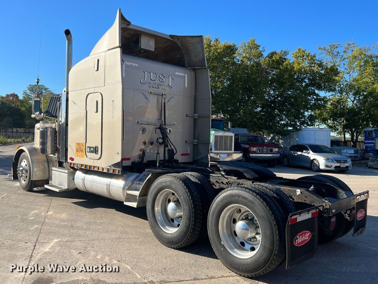 image for item DO8856 2005 Peterbilt 379  semi truck
