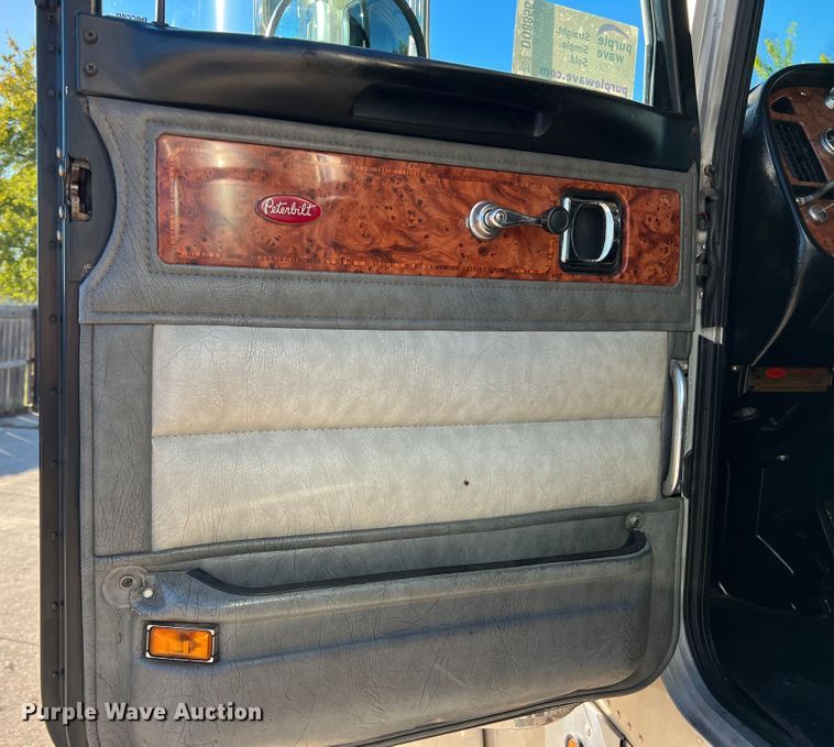 image for item DO8856 2005 Peterbilt 379  semi truck