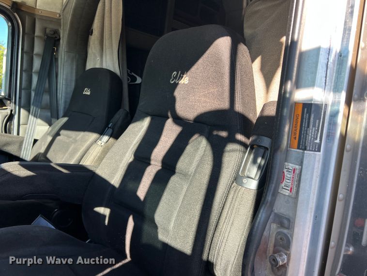 image for item DO8856 2005 Peterbilt 379  semi truck