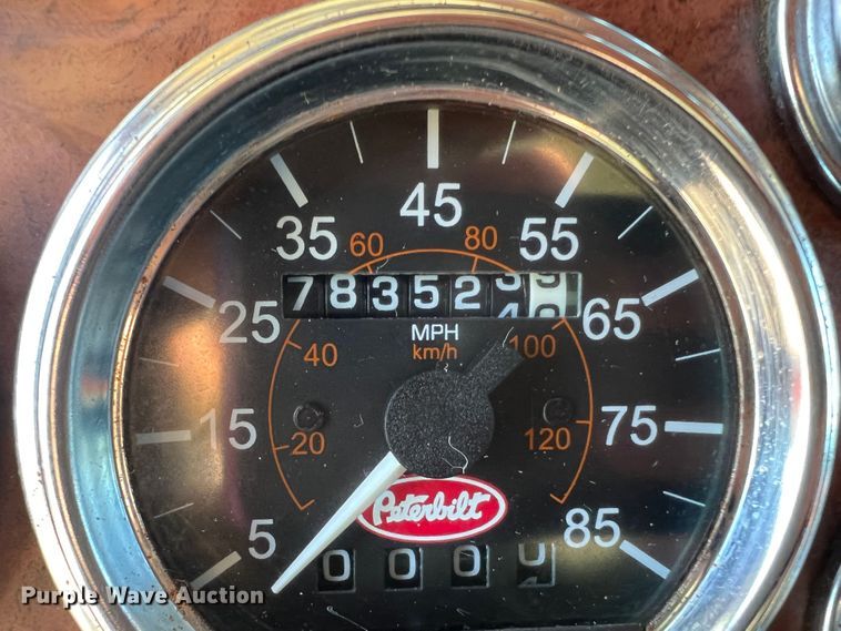 image for item DO8856 2005 Peterbilt 379  semi truck