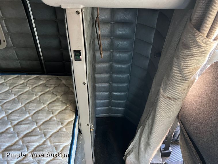 image for item DO8856 2005 Peterbilt 379  semi truck