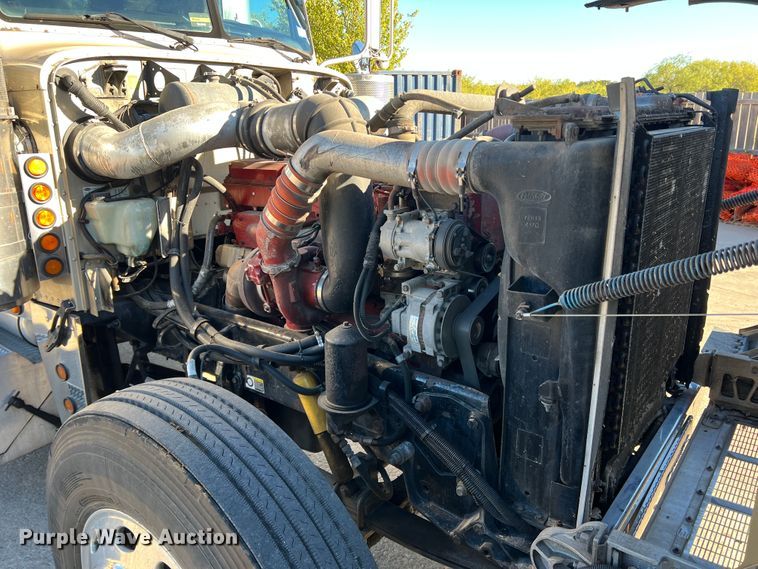 image for item DO8856 2005 Peterbilt 379  semi truck