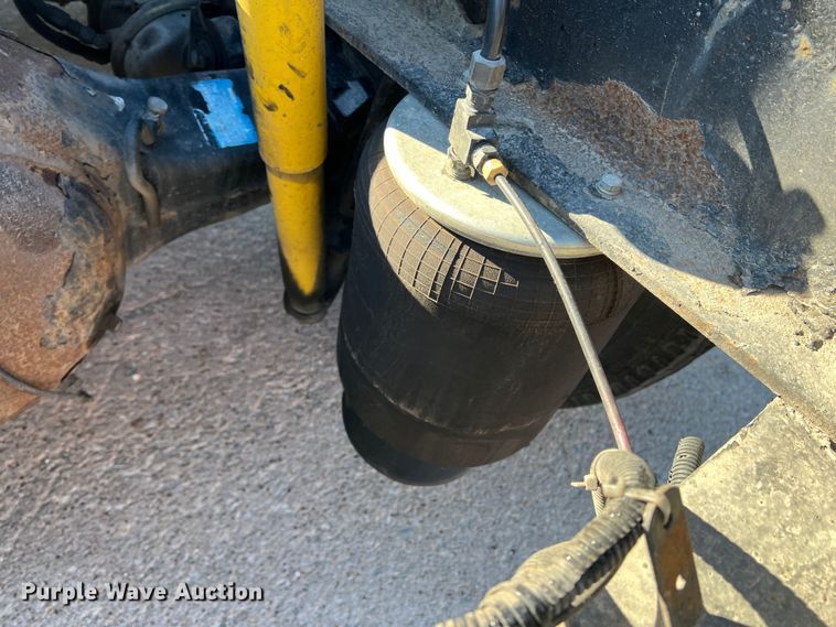 image for item DO8856 2005 Peterbilt 379  semi truck