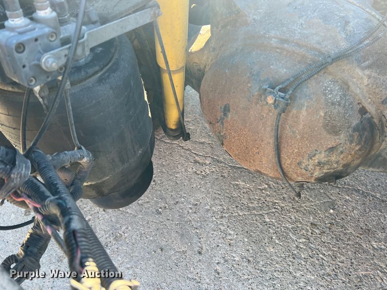 image for item DO8856 2005 Peterbilt 379  semi truck