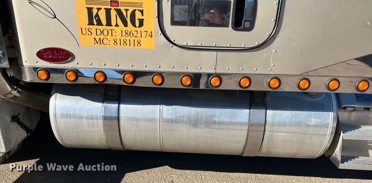 image for item DO8856 2005 Peterbilt 379  semi truck