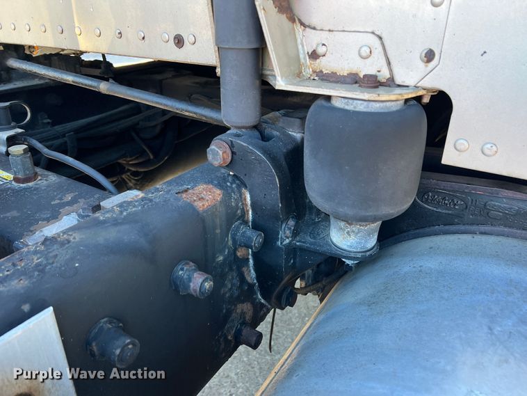 image for item DO8856 2005 Peterbilt 379  semi truck