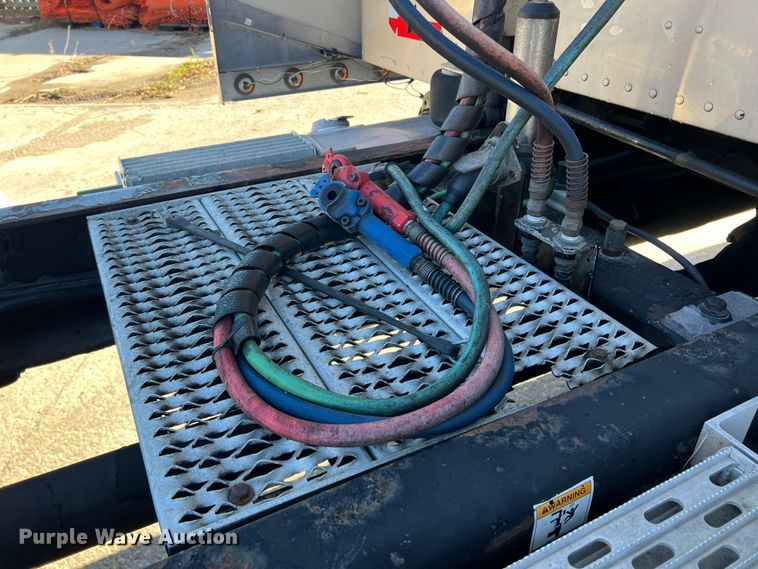 image for item DO8856 2005 Peterbilt 379  semi truck