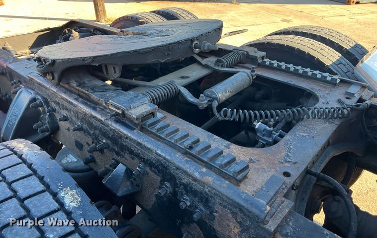 image for item DO8856 2005 Peterbilt 379  semi truck