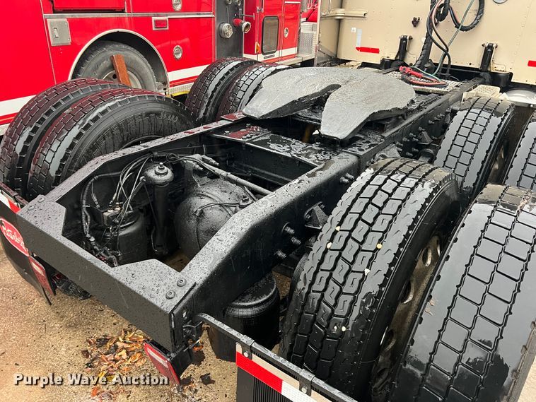 image for item DO8856 2005 Peterbilt 379  semi truck