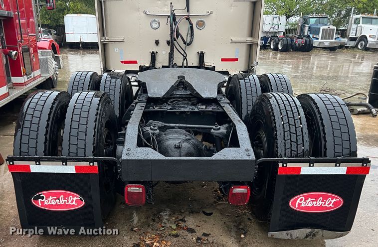 image for item DO8856 2005 Peterbilt 379  semi truck