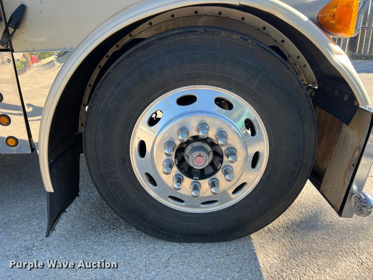 image for item DO8856 2005 Peterbilt 379  semi truck