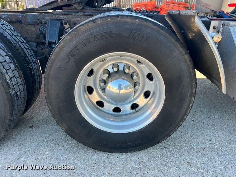 image for item DO8856 2005 Peterbilt 379  semi truck