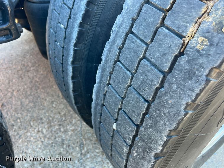 image for item DO8856 2005 Peterbilt 379  semi truck