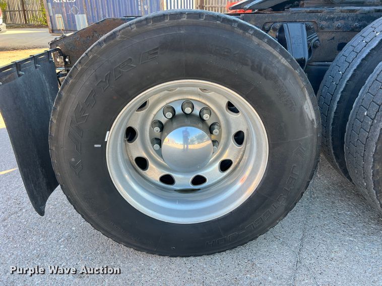 image for item DO8856 2005 Peterbilt 379  semi truck