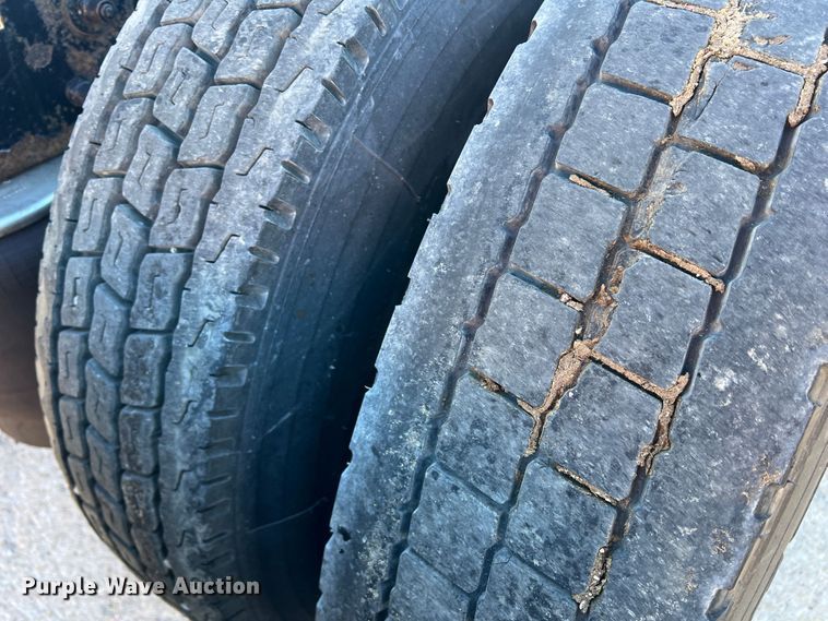 image for item DO8856 2005 Peterbilt 379  semi truck