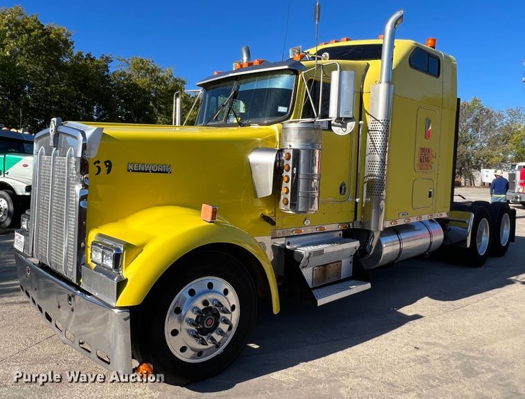 image for item DO8857 1999 Kenworth W900  semi truck