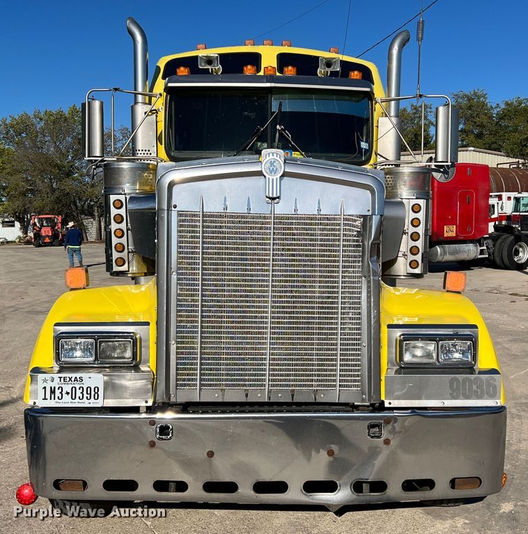 image for item DO8857 1999 Kenworth W900  semi truck