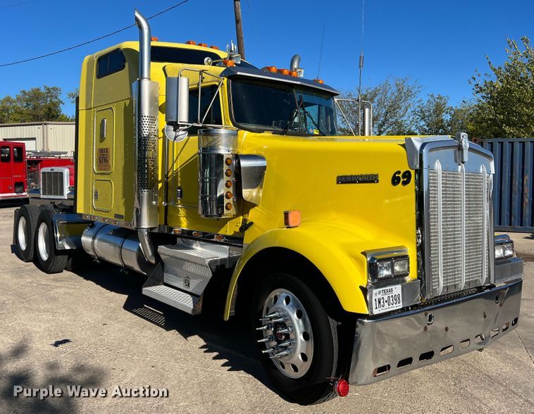 image for item DO8857 1999 Kenworth W900  semi truck