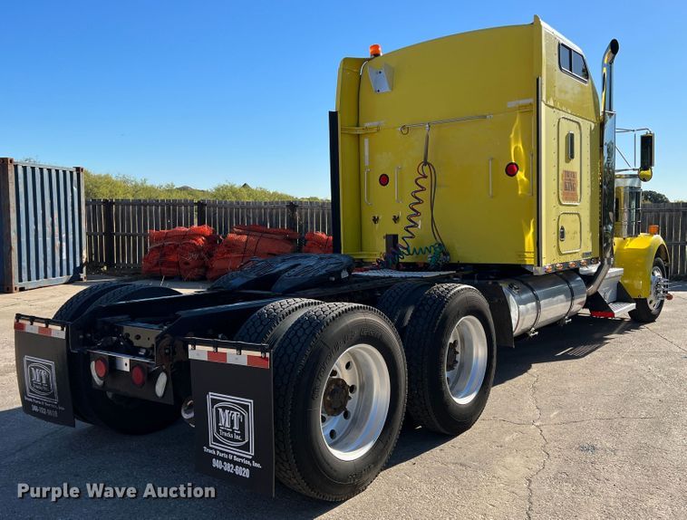 image for item DO8857 1999 Kenworth W900  semi truck