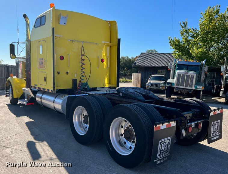 image for item DO8857 1999 Kenworth W900  semi truck