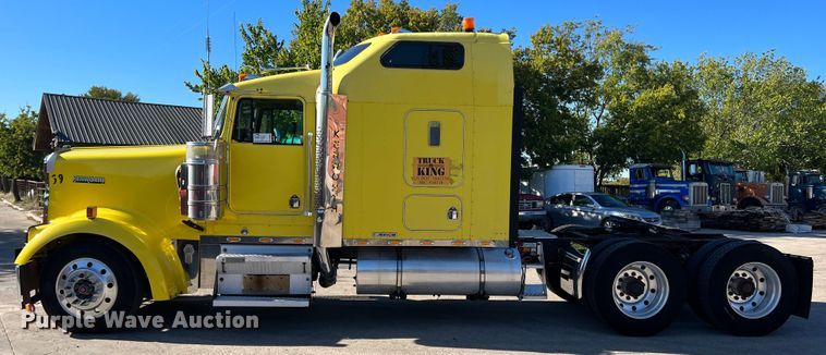 image for item DO8857 1999 Kenworth W900  semi truck
