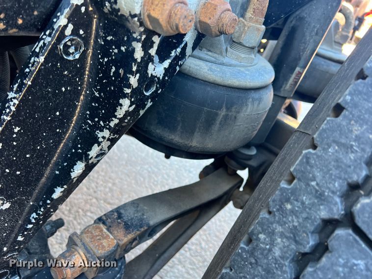 image for item DO8857 1999 Kenworth W900  semi truck