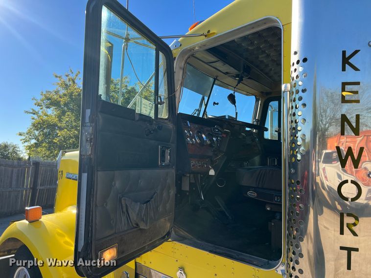 image for item DO8857 1999 Kenworth W900  semi truck