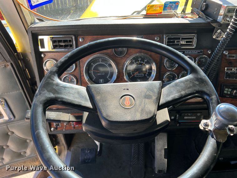 image for item DO8857 1999 Kenworth W900  semi truck